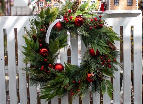 Lifelike Wreaths and Garlands